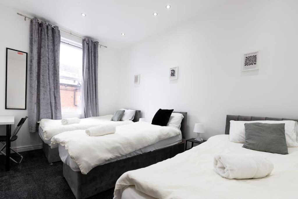 4 Bed House- Near Leeds City- Group Stays, Fits 10 외부 사진